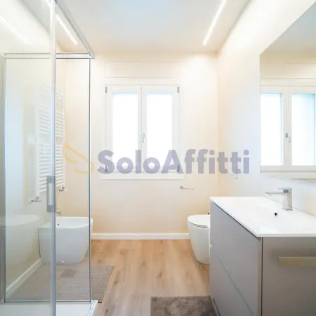 Nirvana's 1 Near Venice 아파트