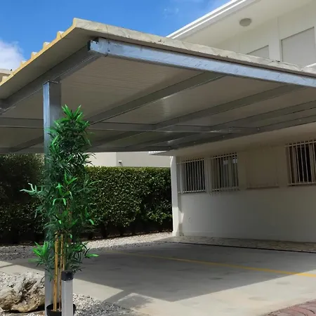 Nirvana's 1 Near Venice 아파트