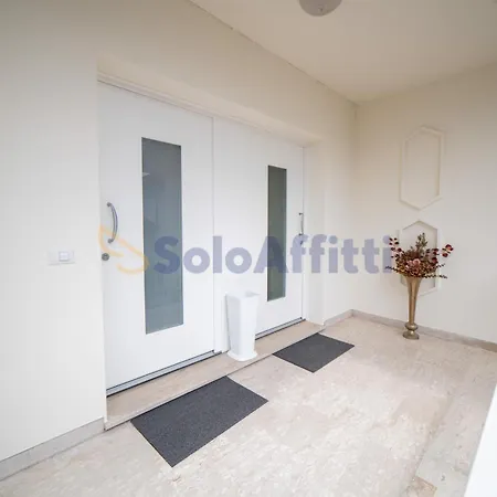 Nirvana's 1 Near Venice نوالي