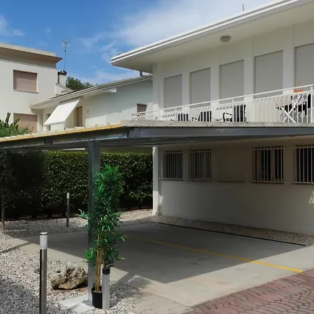 Nirvana's 1 Near Venice Apartment Noale