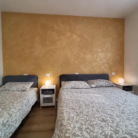 Nirvana's 1 Near Venice