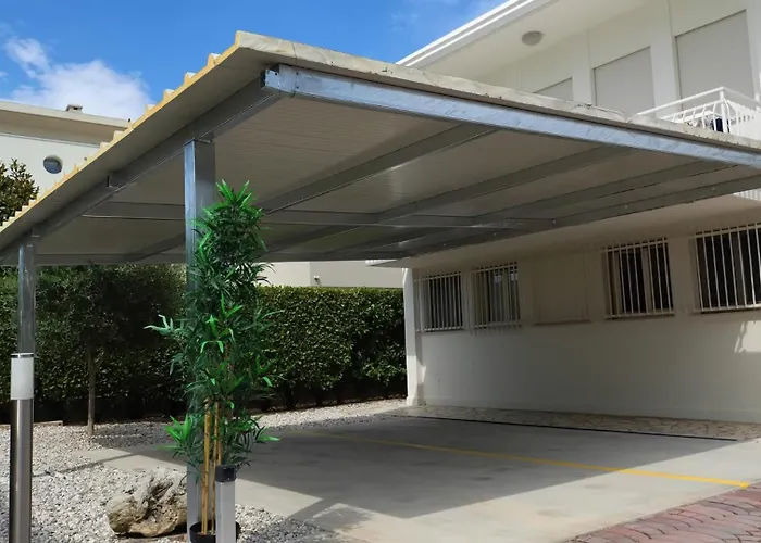 Nirvana's 1 Near Venice アパート